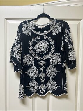 Solitaire Black Top with White Floral Embroidery